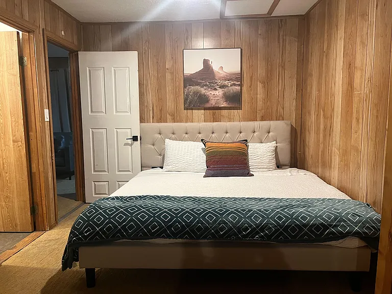 Three Pines Cabins - Cabin 1 - Bedroom 1