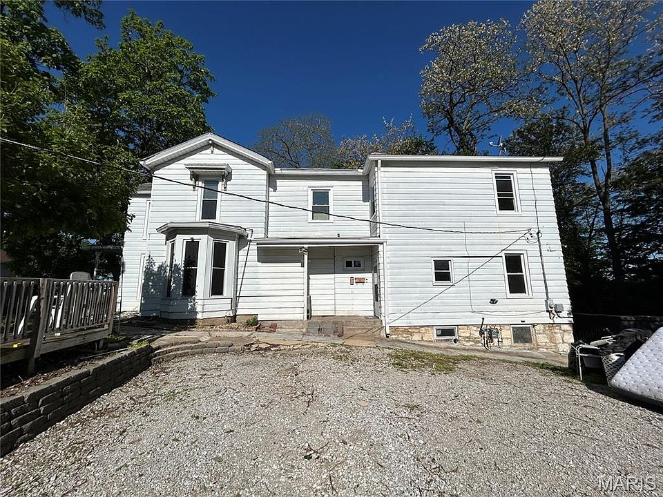 2nd image of 226 E 5th St