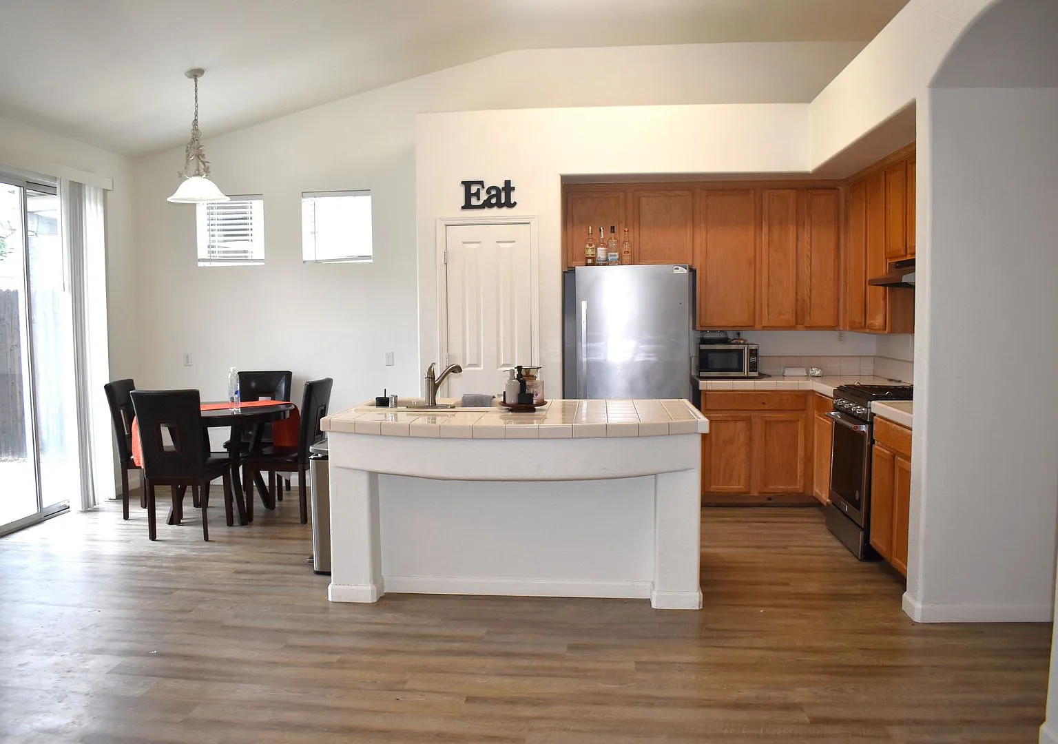 Resident Benefit Package Property - 7836 Calzada Way, Elk Grove — Photo 4