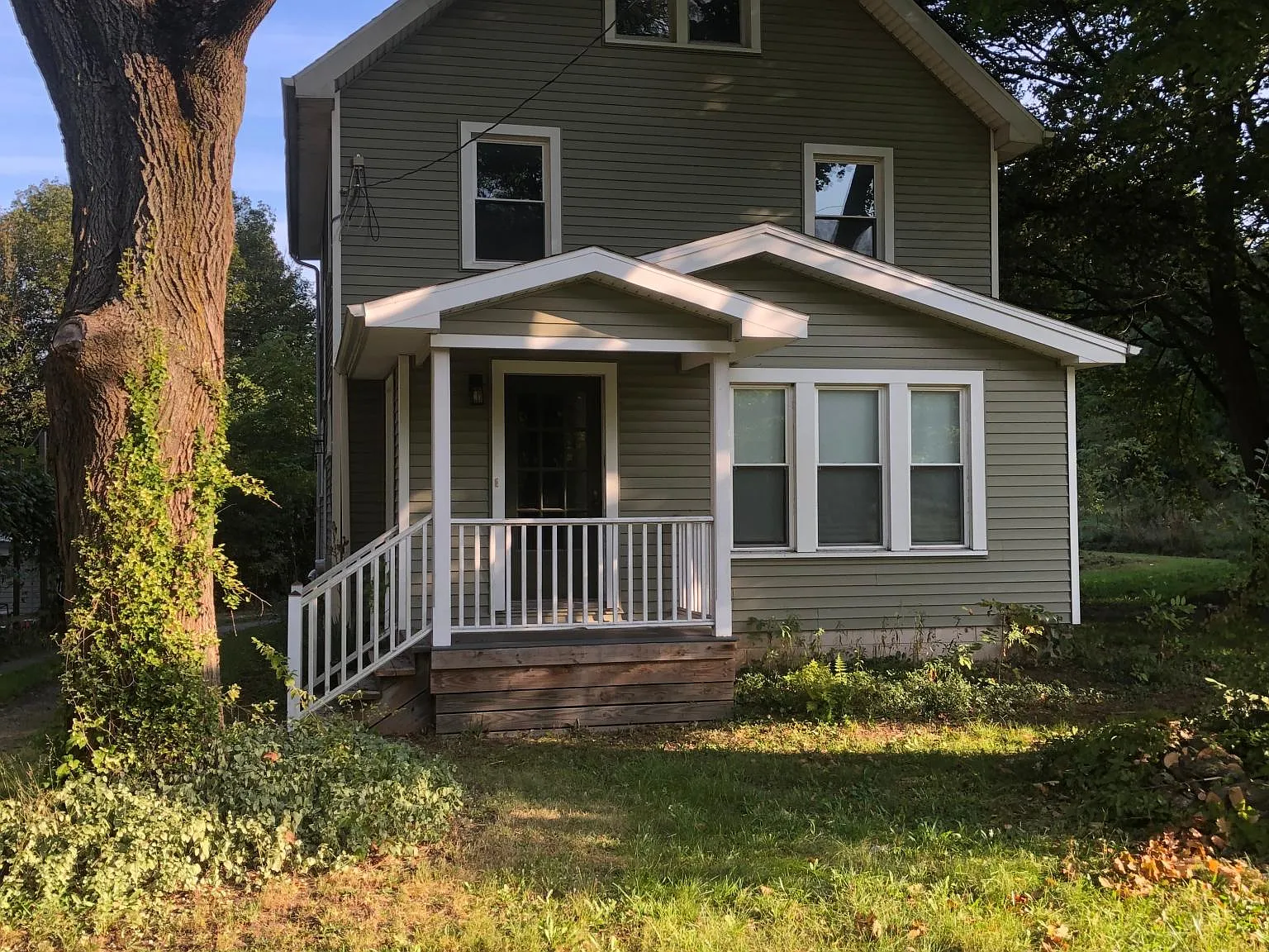 4 bed, 1608 sqft, $2,100 — Photo 1