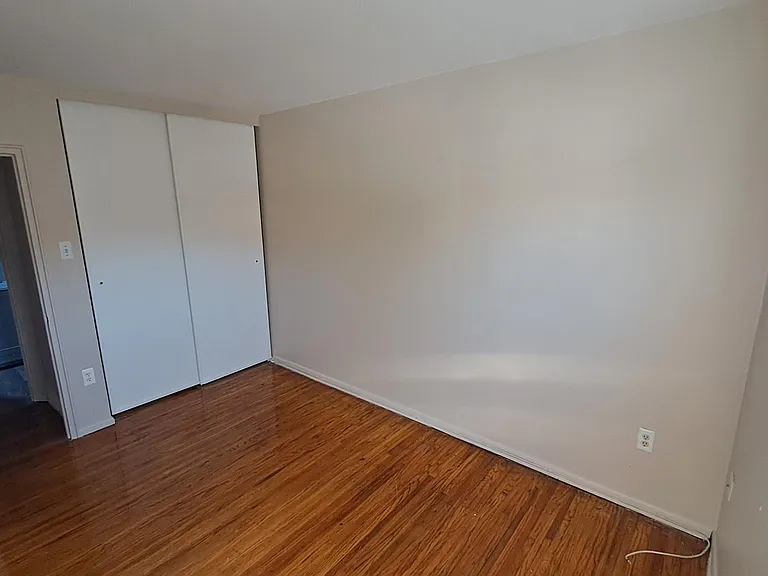 740 E Green St — Photo 3