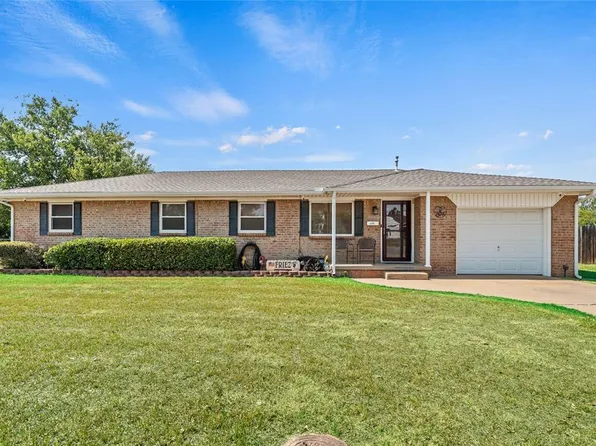 614 Circle Dr, Watonga, OK 73772