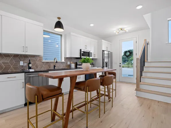 2542 E 18th St, Chattanooga, TN 37404