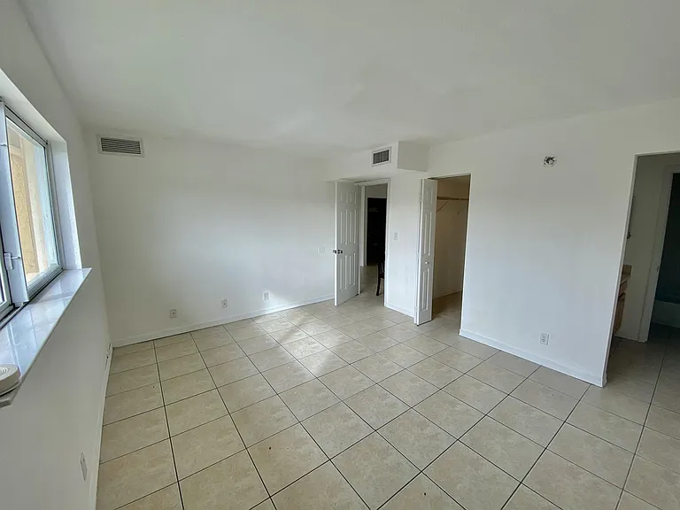 2914 NW 55th Ave #1D — Photo 12