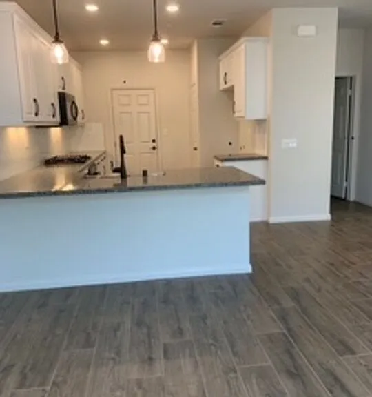 11656 Hilltop Ln — Photo 2