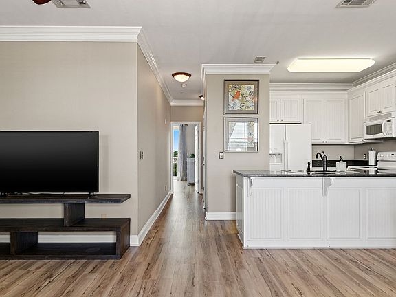 3rd image of 1120 15th St Unit 3B