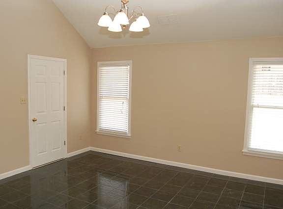 4th image of 1502 Apple Grove Ln