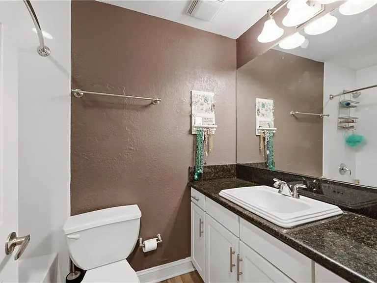 4727 Jarboe St #102 — Photo 15