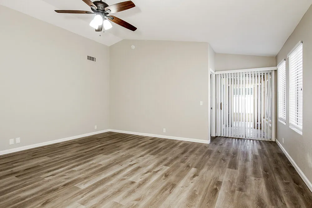 3 bed, 2.0 bath, 1501 sqft, $2,410 — Photo 4