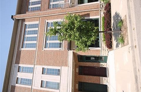 1st image of 1827 Pinecroft Dr