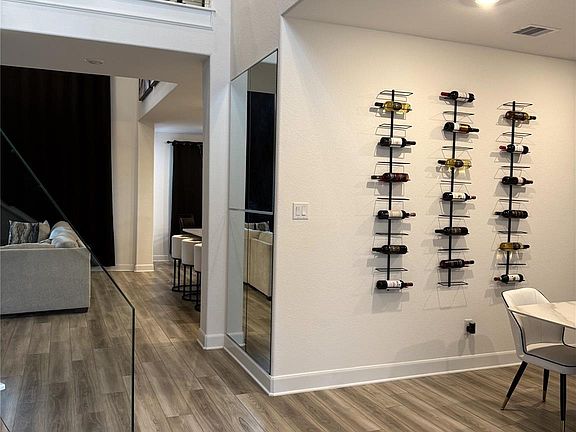 4th image of 5012 Great Oaks Dr