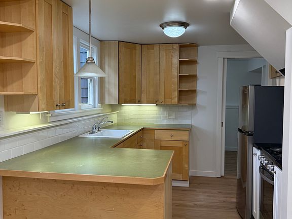 3rd image of 325 NE 54th St #323