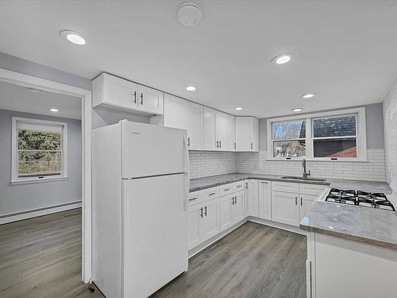 4th image of 205 Hudson St APT 2