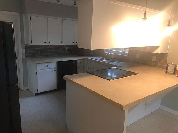 2nd image of 808 Schoolway Ave