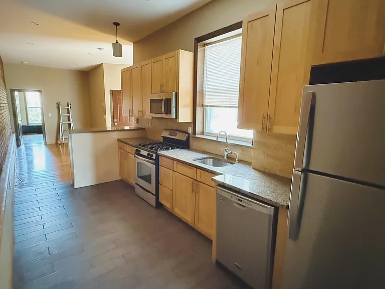 31-43 41st St #3R — Photo 2