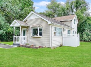 24 Lillian Dr, Nesconset, NY 11767