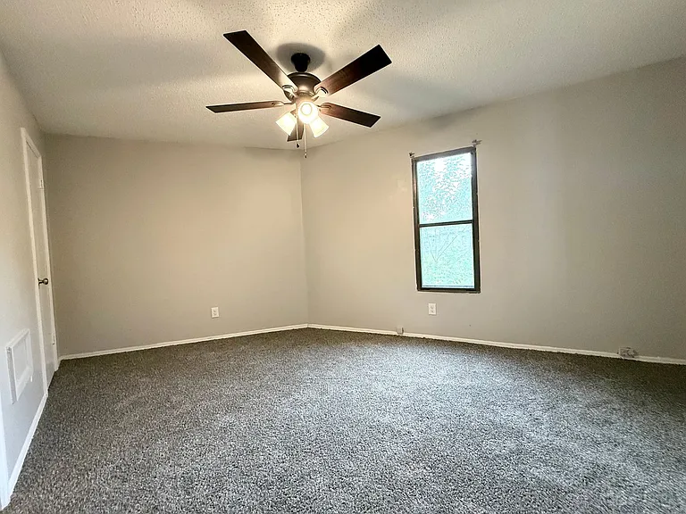 205 W Woodruff — Photo 7