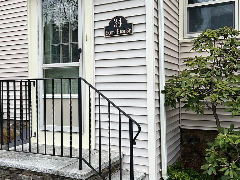 34 S High St — Photo 10