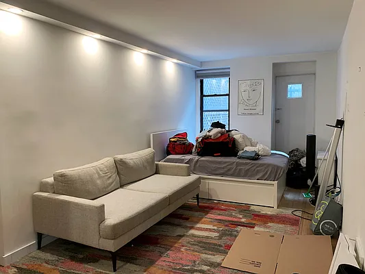 Rented by Buchbinder & Warren | media 19