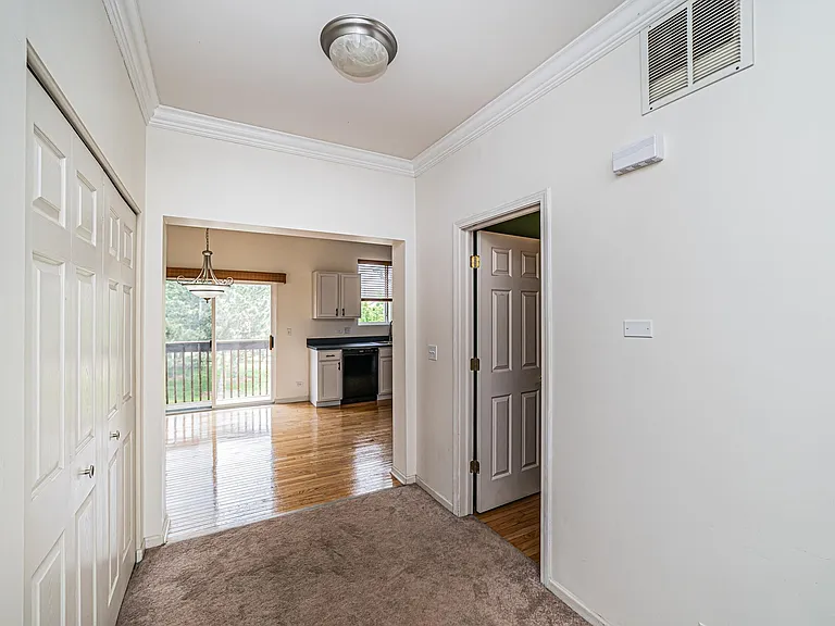 1060 Ellsworth Dr — Photo 10
