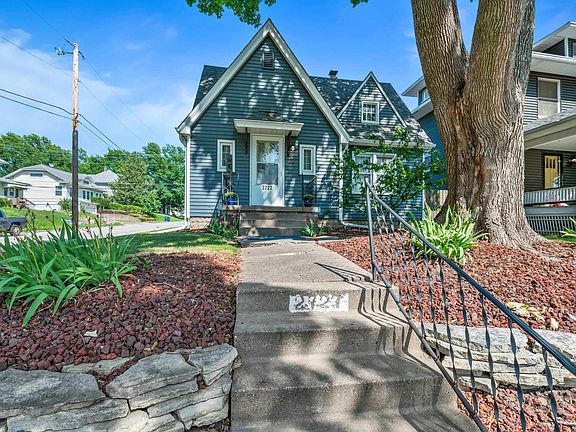 2nd image of 2727 Pershing Ave