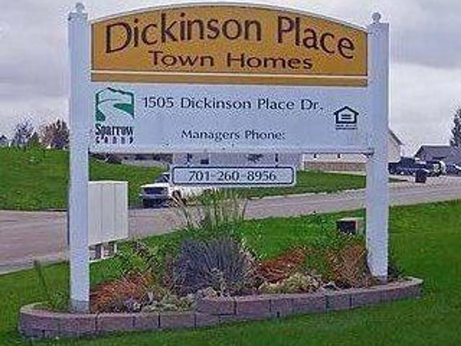 Dickinson Townhomes — Photo 2