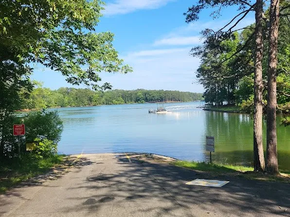 175 S Davis Dr, Fair Play, SC 29643