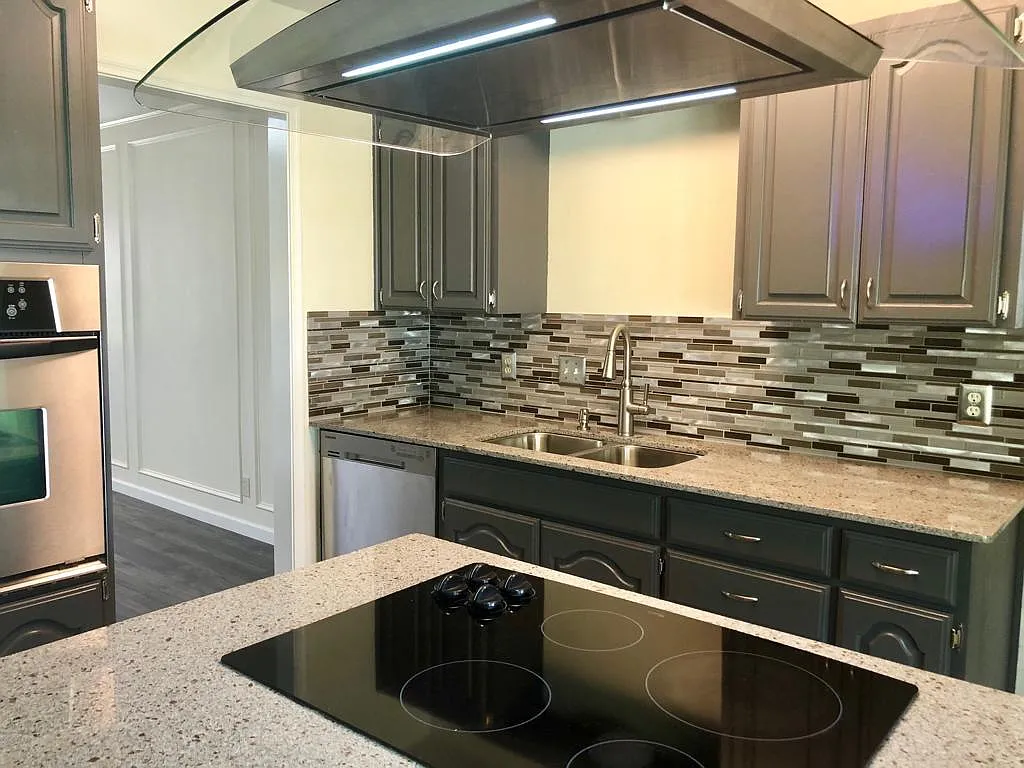 3 bed, 2324 sqft, $2,150 — Photo 4