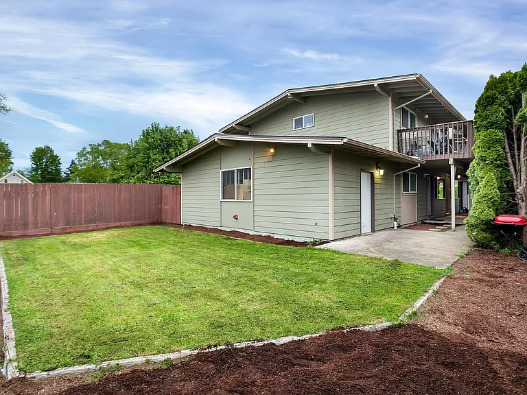 350 W Clackamas Blvd — Photo 16