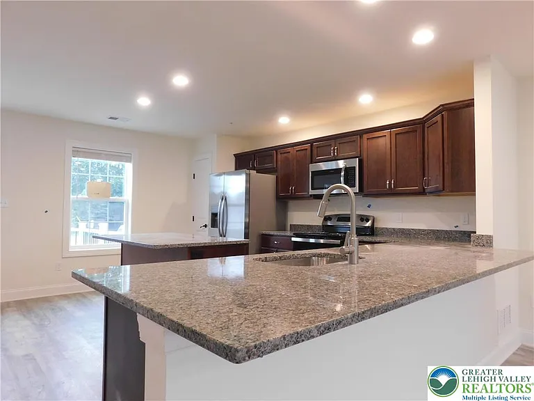 1549 Burkhardt St #C — Photo 6