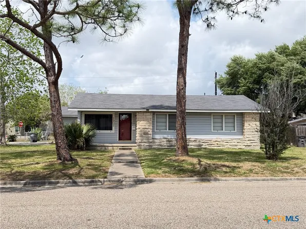 1902 Navidad St, Victoria, TX 77901