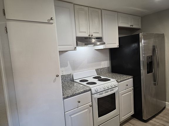 2nd image of 871 W San Ysidro Blvd Unit 1