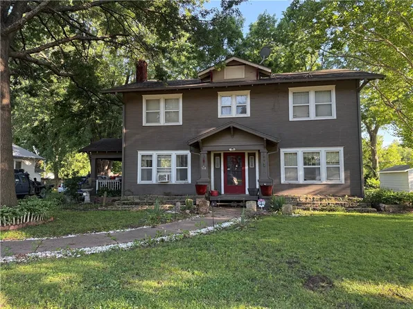 300 Huntington St SW, Gravette, AR 72736