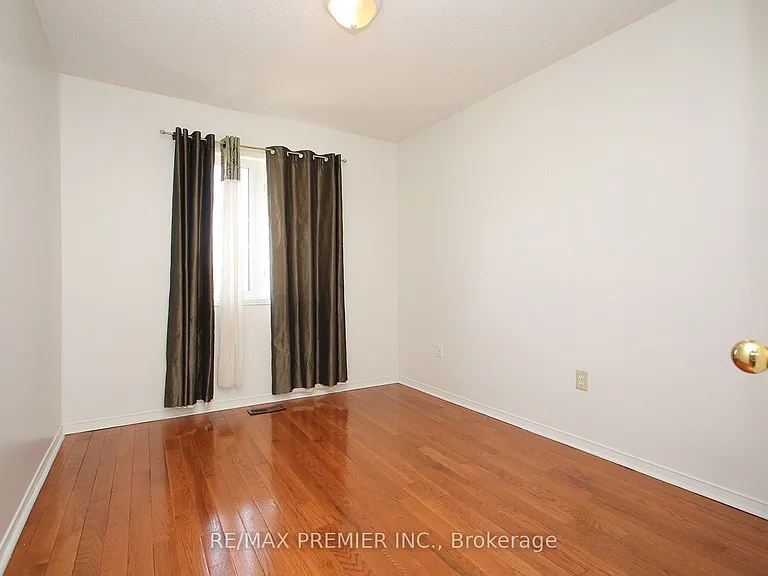 205 Equator Cres — Photo 17