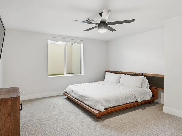 5623 E Claire Dr — Photo 35