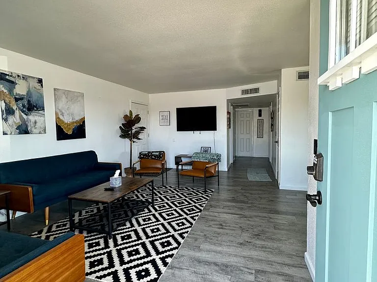 3361 Oro Grande Blvd — Photo 2