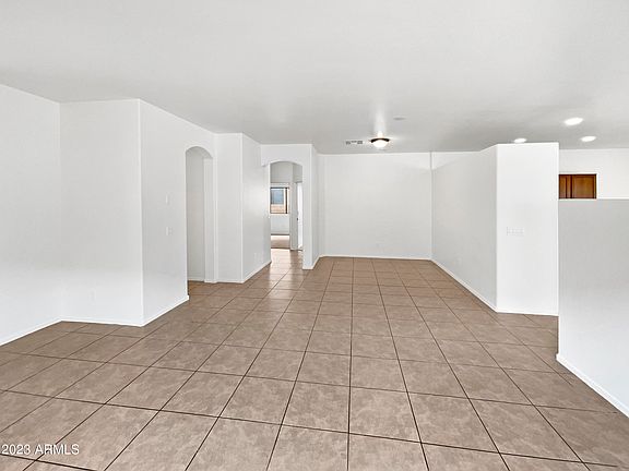 5th image of 635 W AGRARIAN HILLS Drive