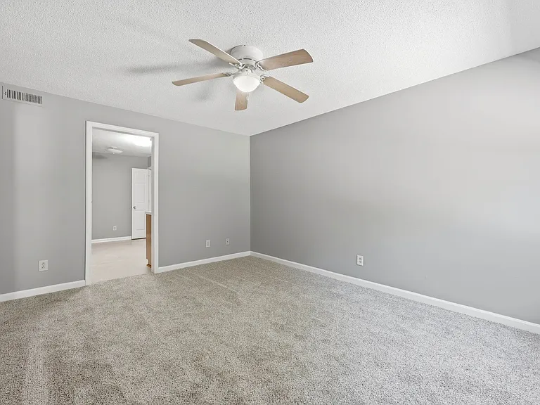 705 Peachers Dr — Photo 2