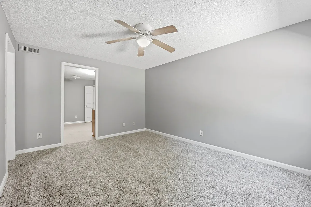 Building Photo - 705 Peachers Dr