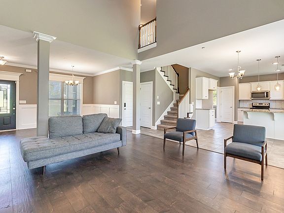 4th image of 2187 Twin Oak Dr