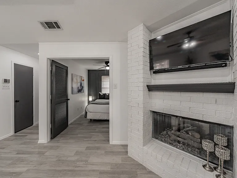 8901 Thompson Cir — Photo 23