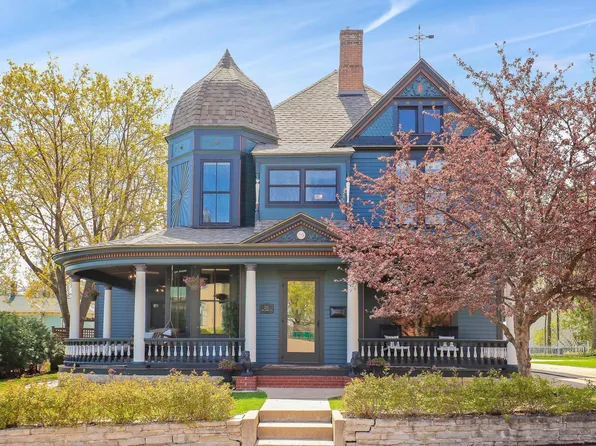 215 Pine St W, Stillwater, MN 55082