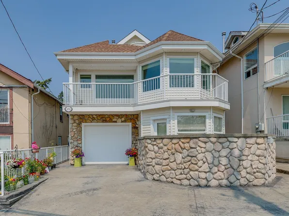 14763 Marine Dr, White Rock, BC V4B 1B9