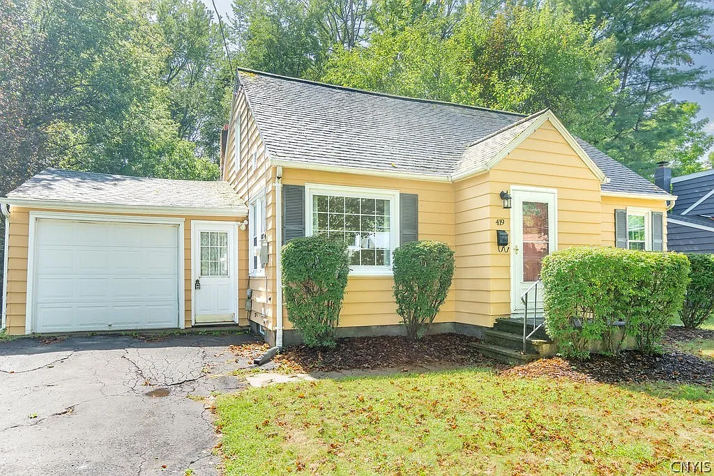 4 bed, 1.0 bath, 1292 sqft, $2,500 — Photo 1