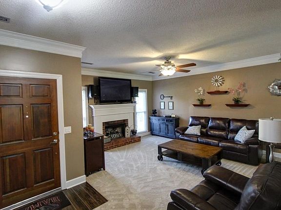 3rd image of 2506 Hamilton Dr SE