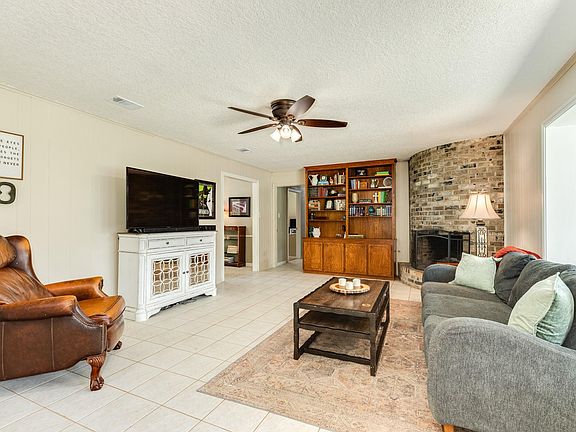 5th image of 320 Linden Ln