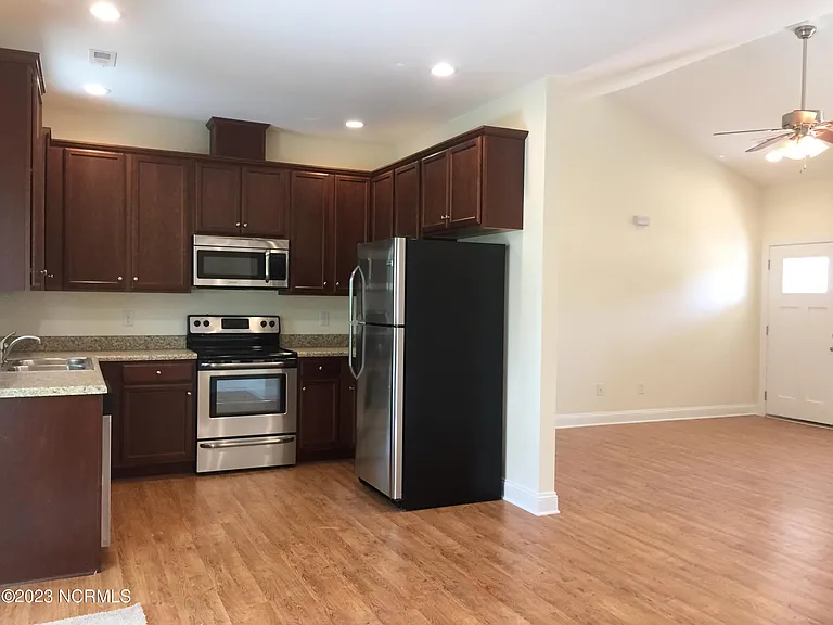 511 Peru Rd — Photo 15