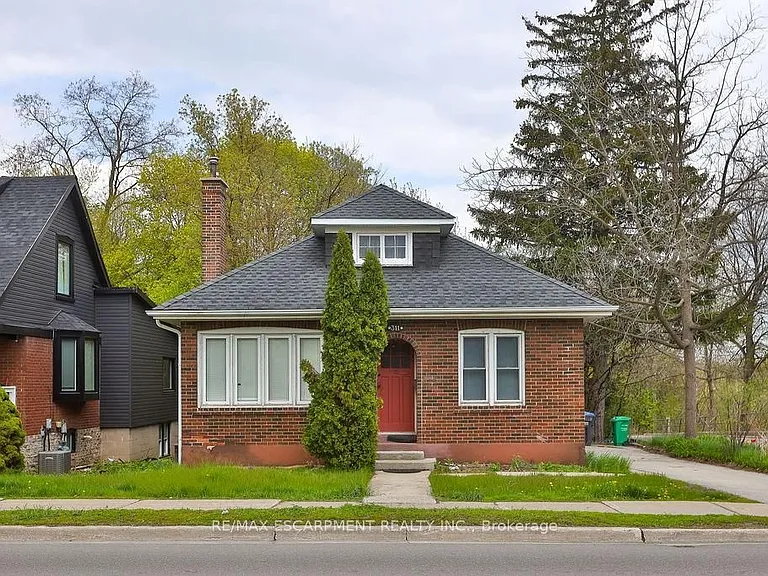 311 Queen St S — Photo 3