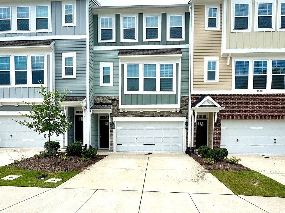 1080 Manorhaven Dr