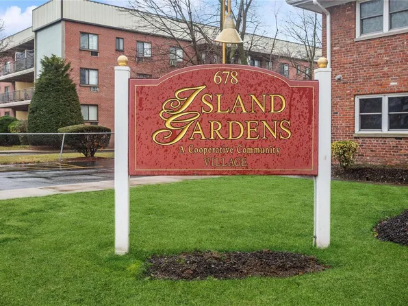 678 Fulton Street #V5, Farmingdale, NY 11735